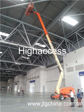 曲臂式高空平臺作業(yè).jpg 曲臂式高空平臺作業(yè).jpg高空作業(yè)平臺|登高車:曲臂式高空作業(yè)平臺有什么優(yōu)點